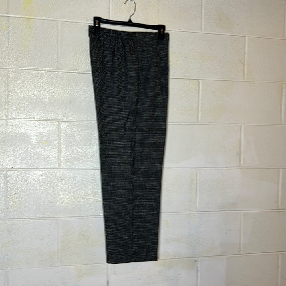 Very nice Black two piece pant suit size 14 by Sag Harbor in hounds tooth print.